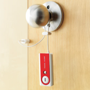 Liiketunnistin hotellihuoneen oveen